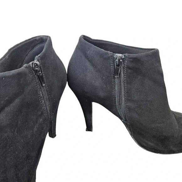 Call it Spring Womens Black Suede Bootie Heels Size 8 Zipper Closure 3 Inch - Picture 6 of 7
